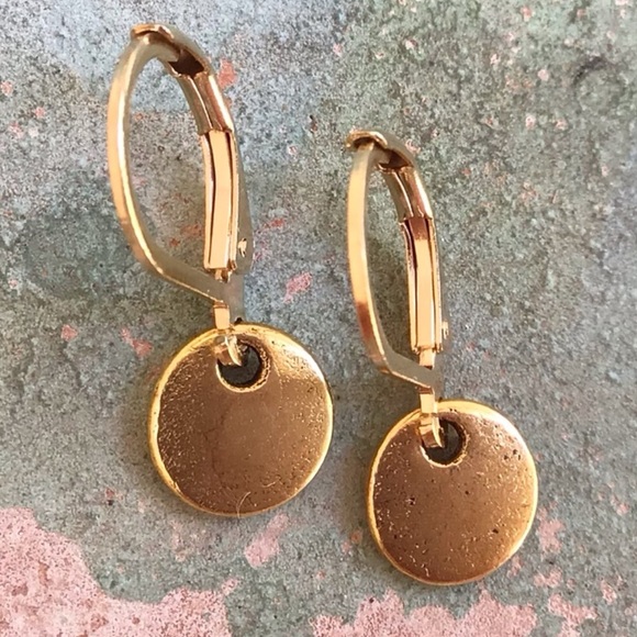 Artisan Sundance charm Earrings coin disc gold plated leverback - Picture 3 of 6